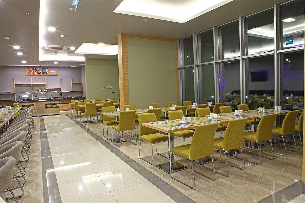 马尼萨西智选假日酒店 外观 照片